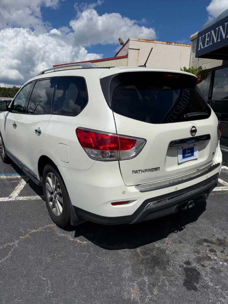 2016 Nissan Pathfinder - $6,700
