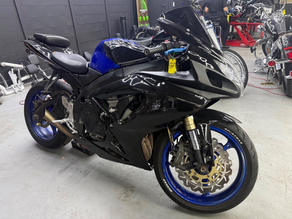2007 Suzuki GSX-R600K7 - $5,000