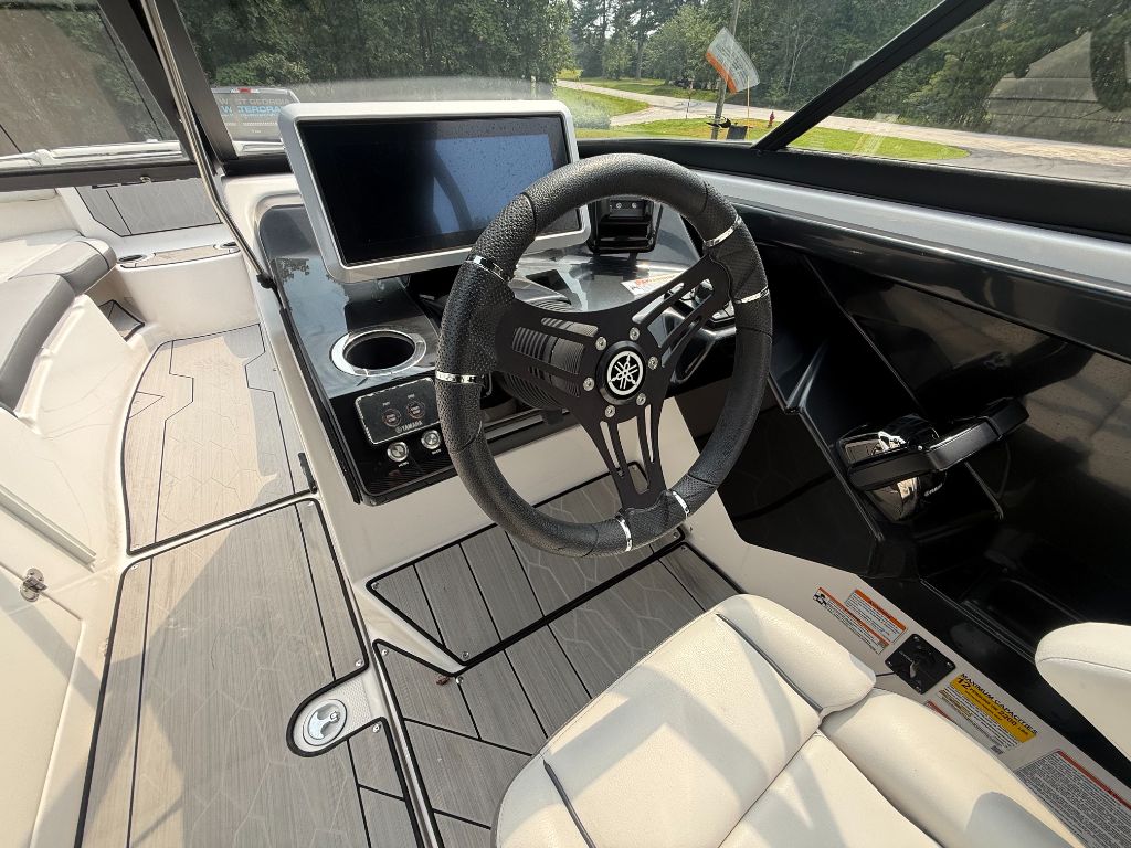 2023 Yamaha 252 XE - $67,500