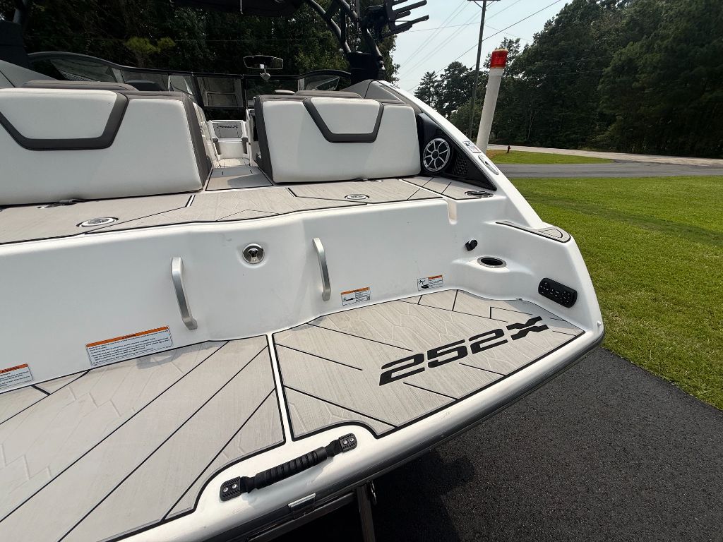 2023 Yamaha 252 XE - $67,500