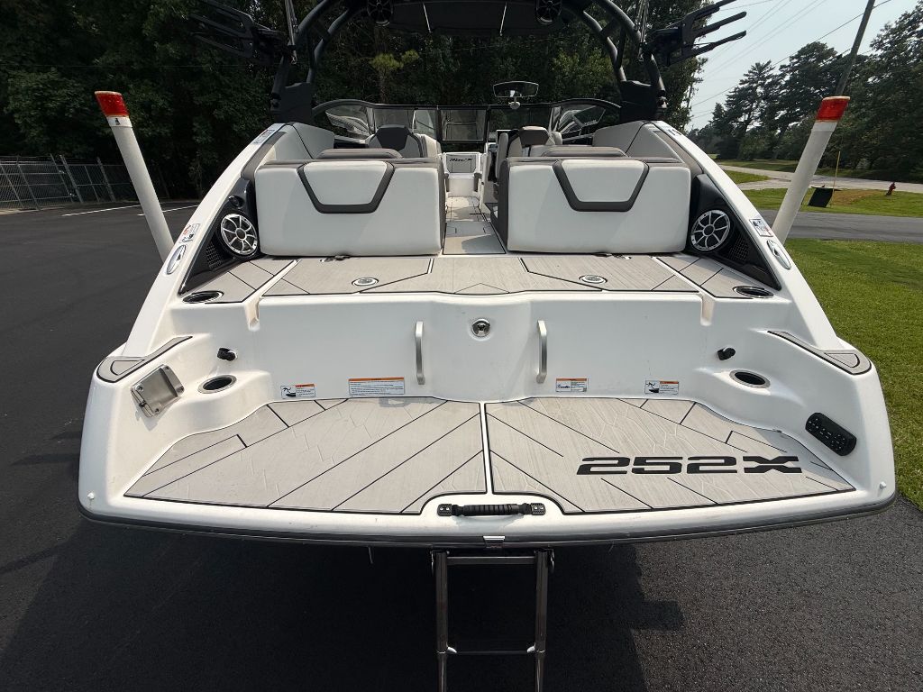 2023 Yamaha 252 XE - $67,500