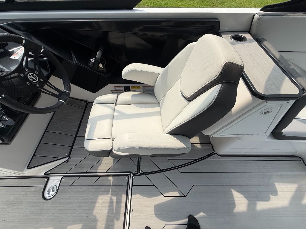 2023 Yamaha 252 XE - $67,500