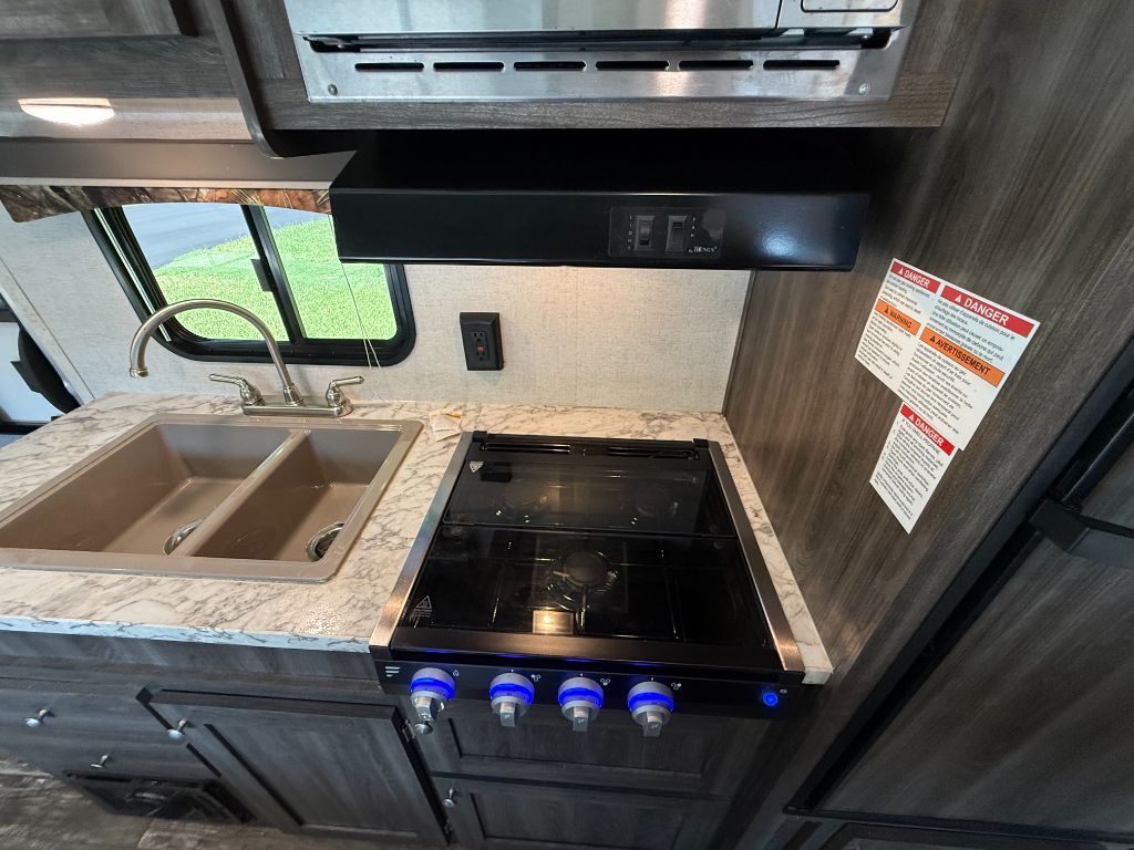 2020 Starcraft Mossy Oak M19BH - $11,800