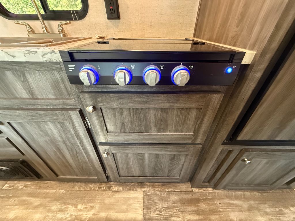 2020 Starcraft Mossy Oak M19BH - $11,800