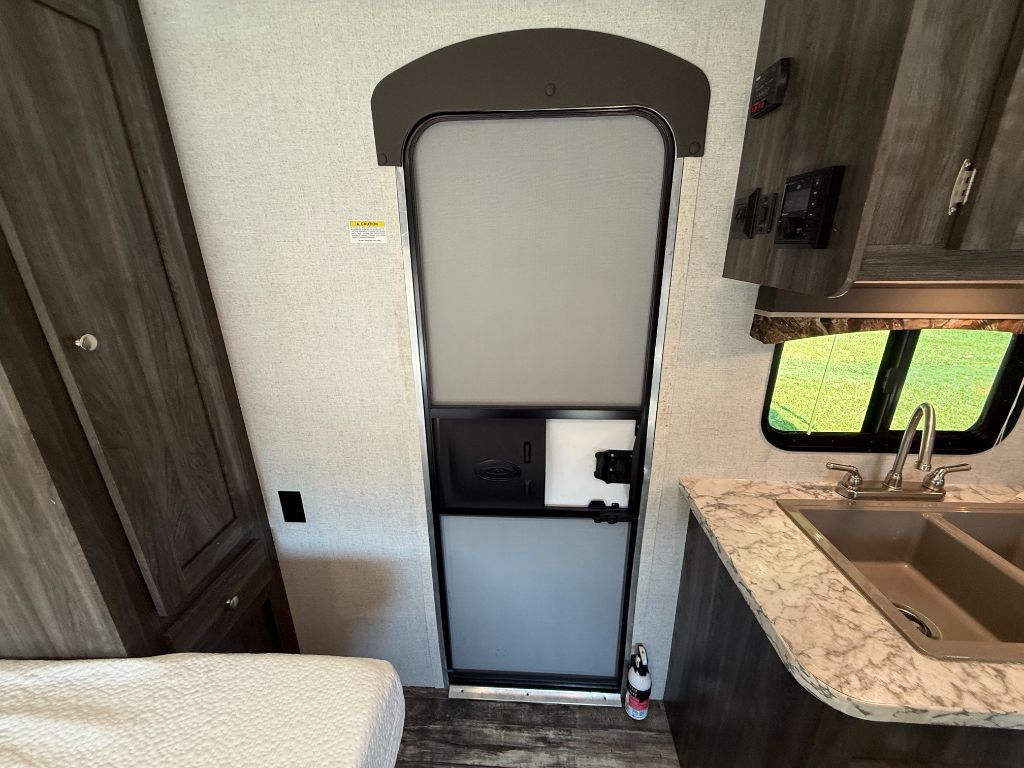 2020 Starcraft Mossy Oak M19BH - $11,800