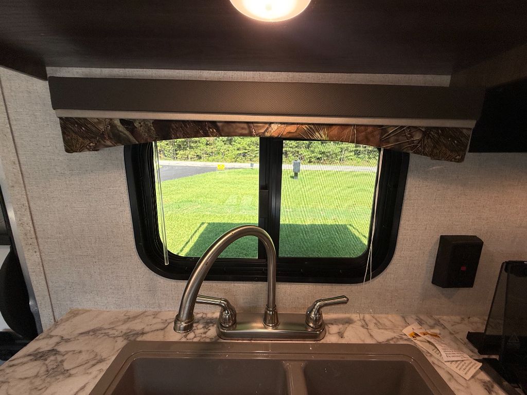 2020 Starcraft Mossy Oak M19BH - $11,800
