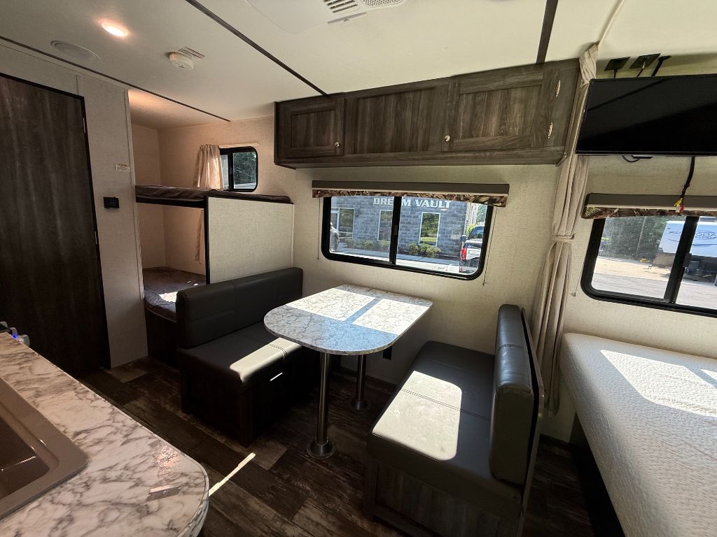 2020 Starcraft Mossy Oak M19BH - $11,800