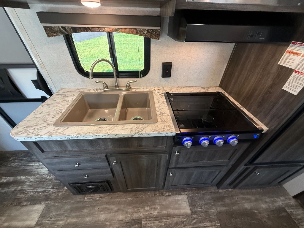 2020 Starcraft Mossy Oak M19BH - $11,800