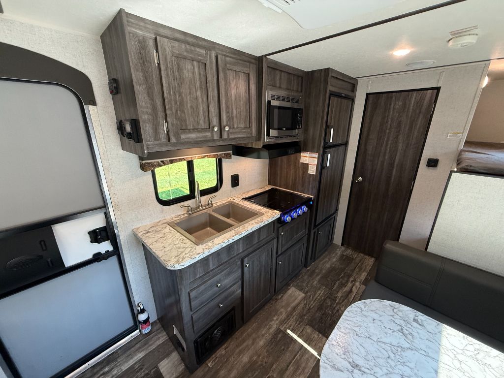 2020 Starcraft Mossy Oak M19BH - $11,800