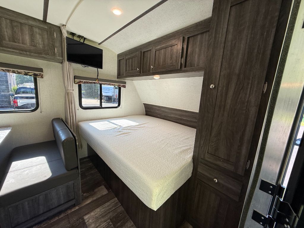 2020 Starcraft Mossy Oak M19BH - $11,800