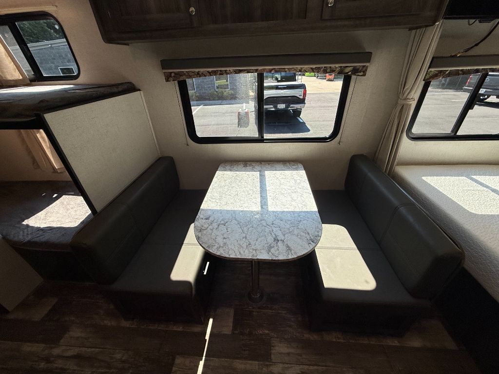 2020 Starcraft Mossy Oak M19BH - $11,800