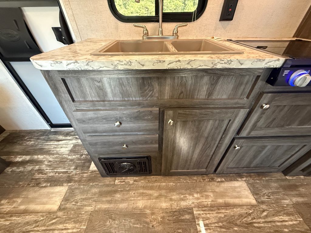 2020 Starcraft Mossy Oak M19BH - $11,800
