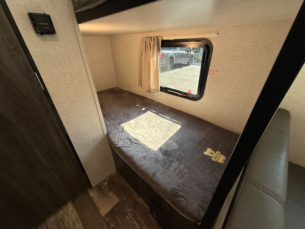 2020 Starcraft Mossy Oak M19BH - $11,800