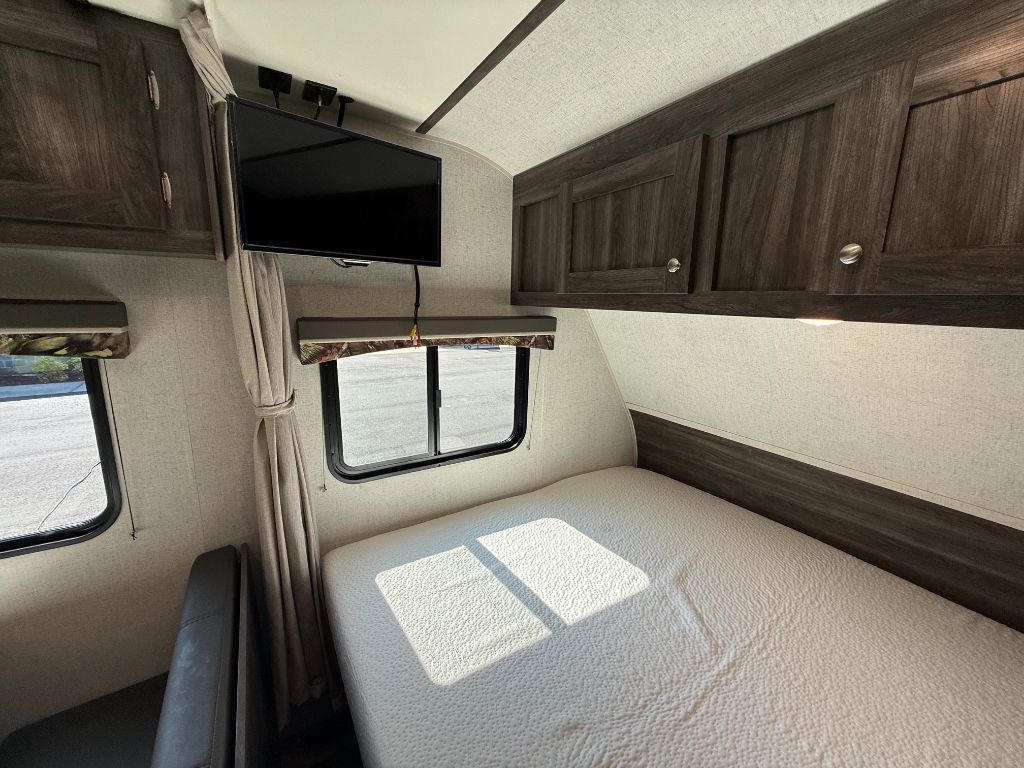 2020 Starcraft Mossy Oak M19BH - $11,800