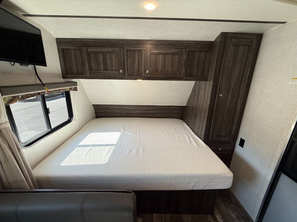 2020 Starcraft Mossy Oak M19BH - $11,800