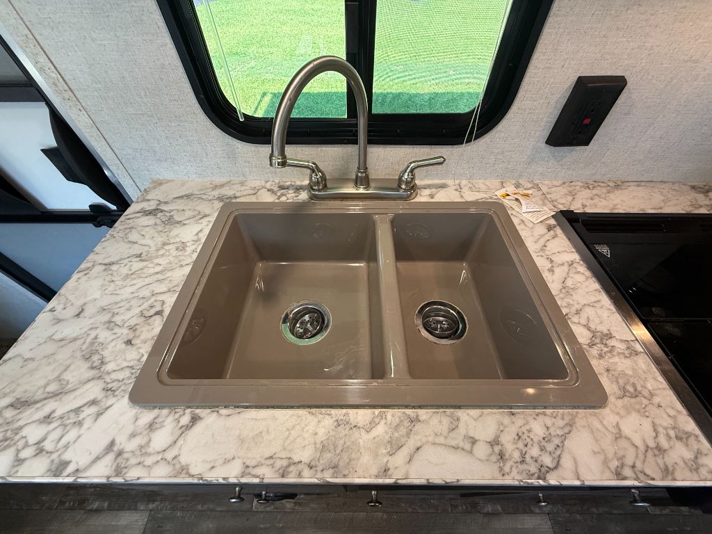 2020 Starcraft Mossy Oak M19BH - $11,800