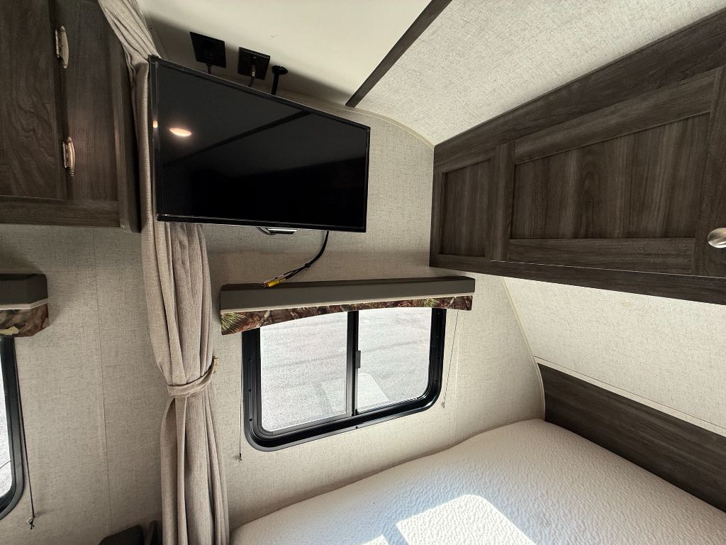 2020 Starcraft Mossy Oak M19BH - $11,800
