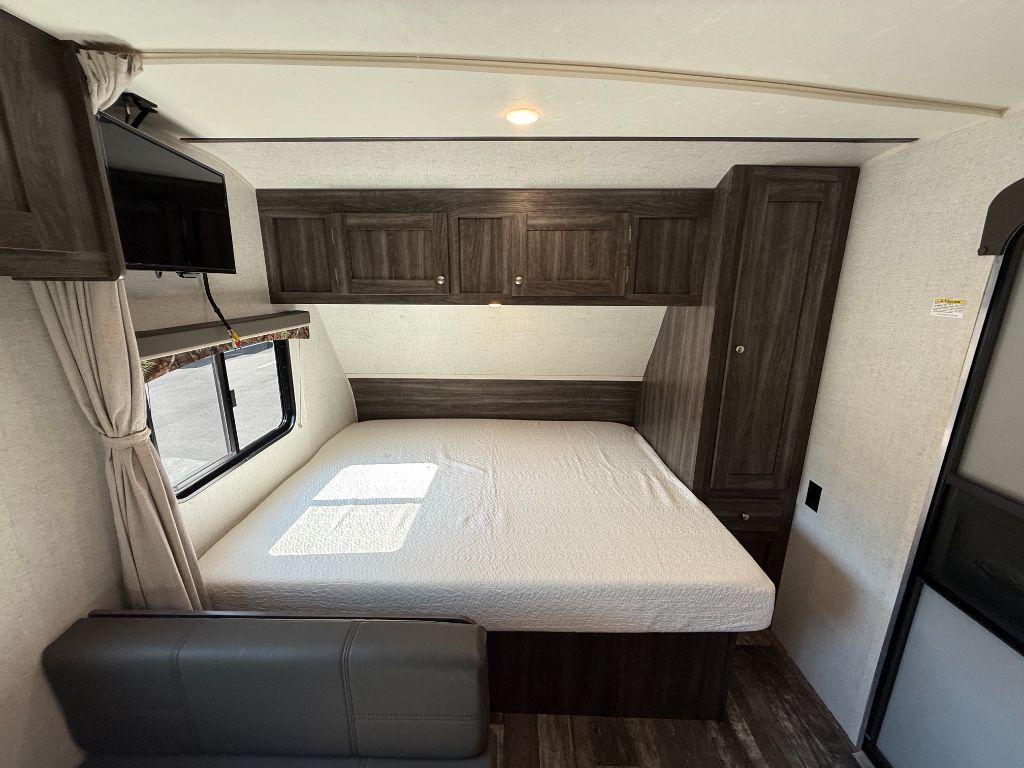 2020 Starcraft Mossy Oak M19BH - $11,800