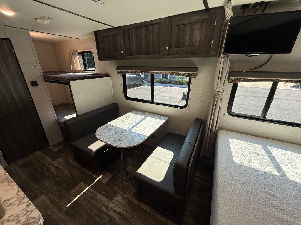 2020 Starcraft Mossy Oak M19BH - $11,800