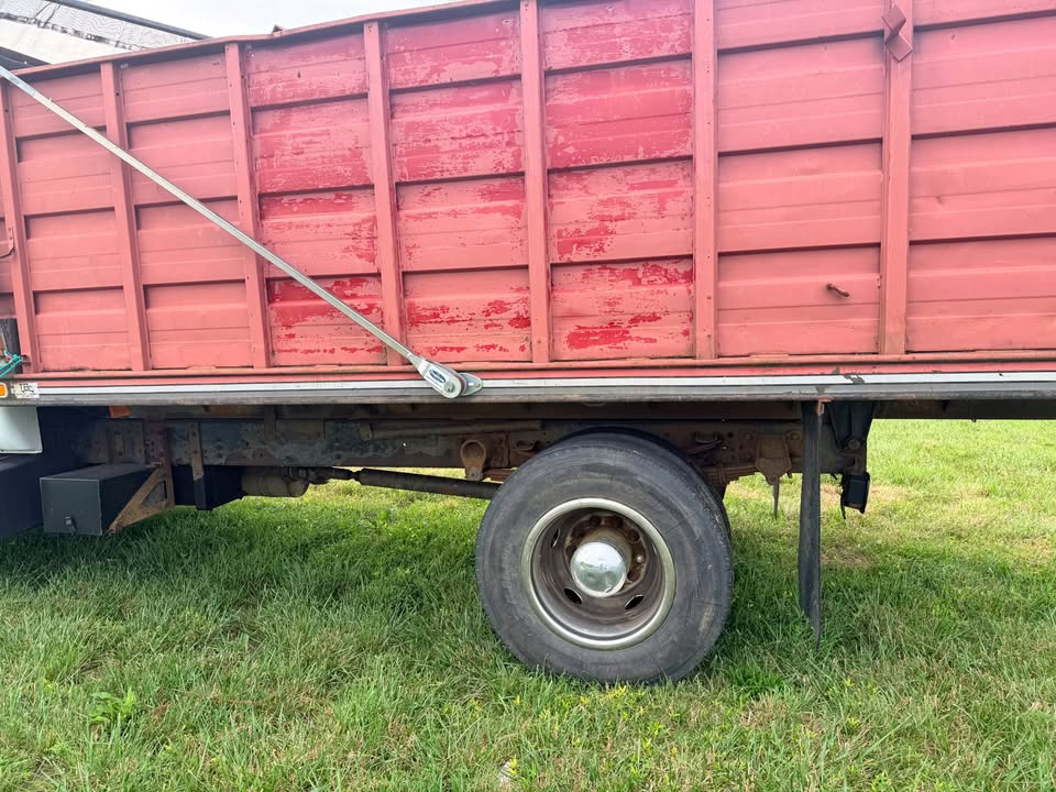 2000 Ford F650