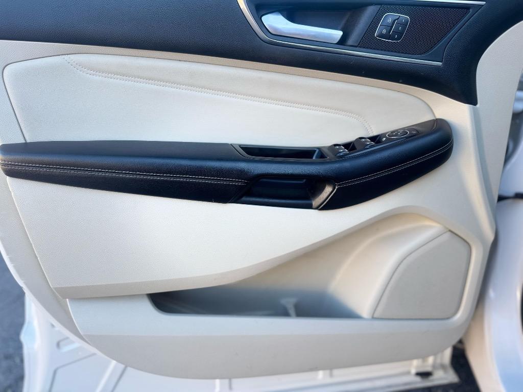 2016 Ford Edge - $8,995