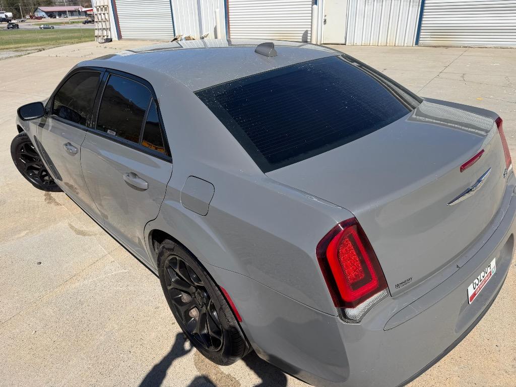 2019 Chrysler 300 - $8,995