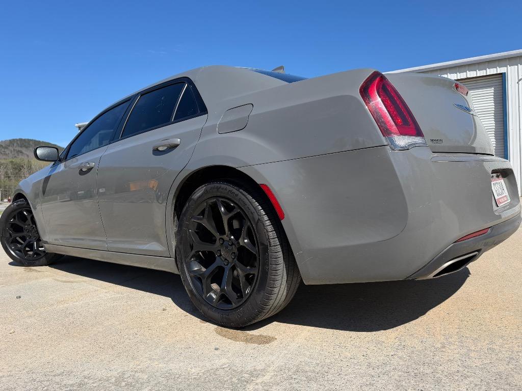 2019 Chrysler 300 - $8,995
