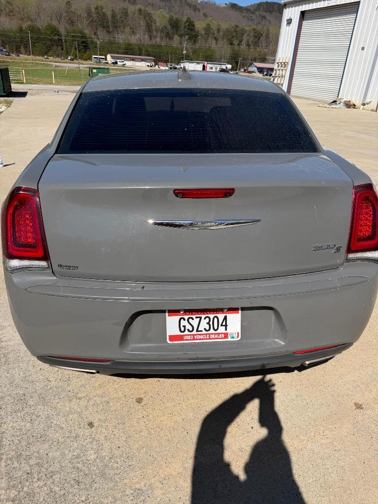 2019 Chrysler 300 - $8,995