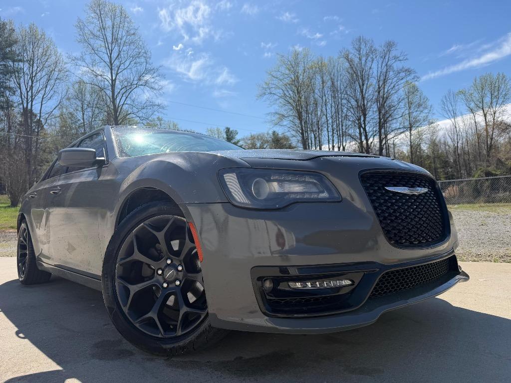 2019 Chrysler 300 - $8,995