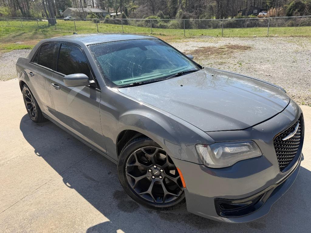 2019 Chrysler 300 - $8,995