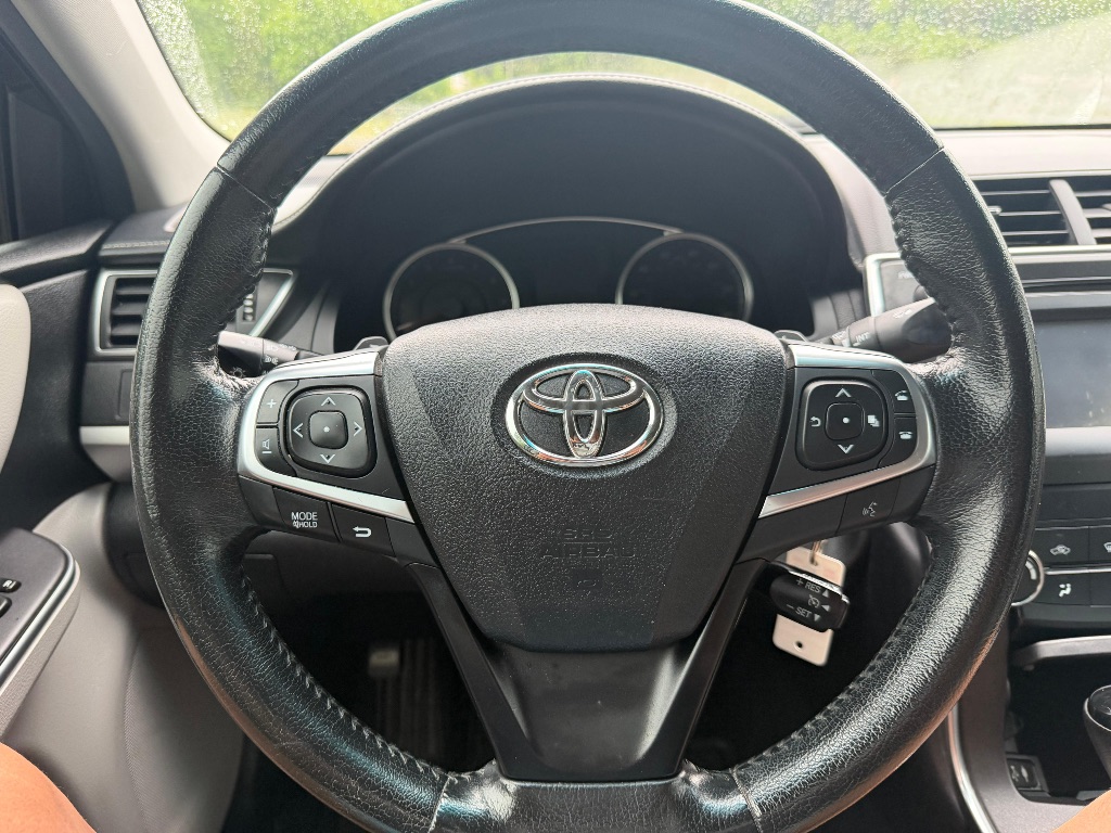 2015 Toyota Camry - $13,995