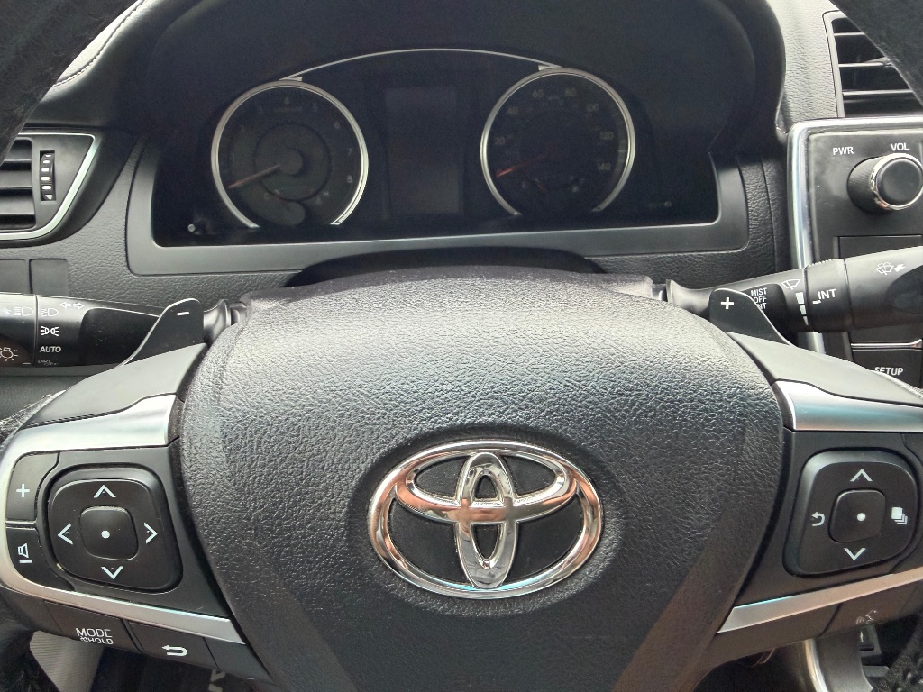2015 Toyota Camry - $13,995