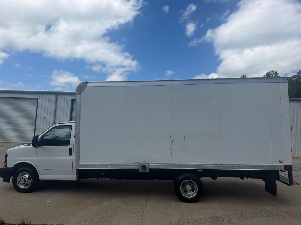 2017 Chevrolet Commercial Vans - $10,995