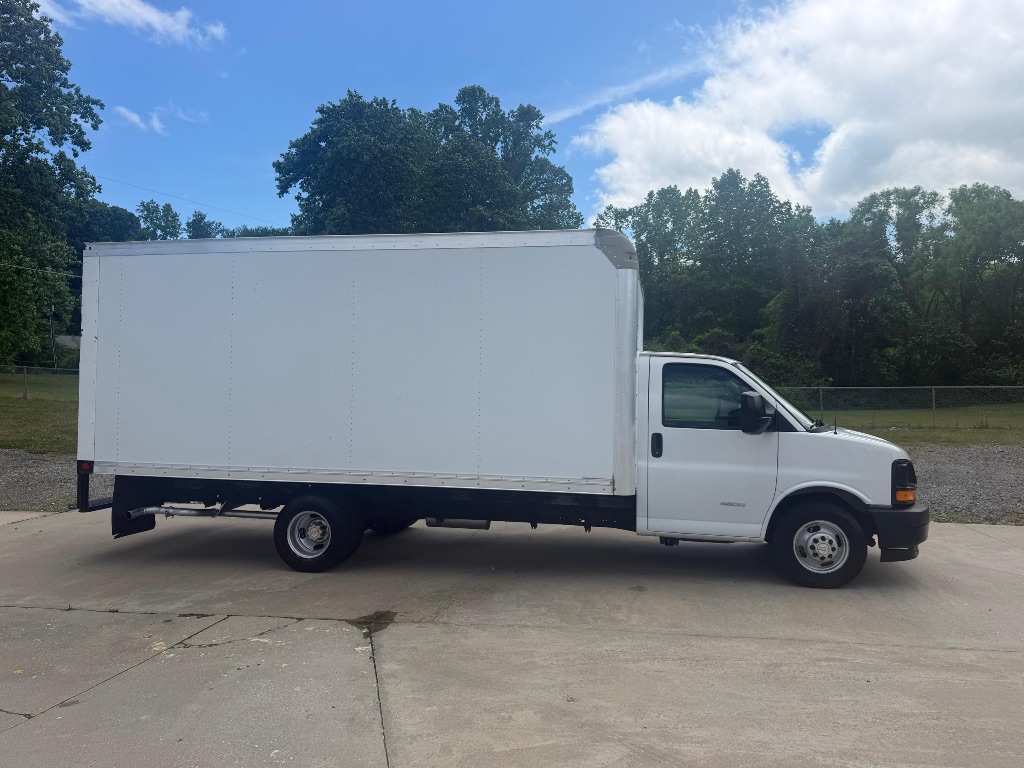 2017 Chevrolet Commercial Vans - $10,995