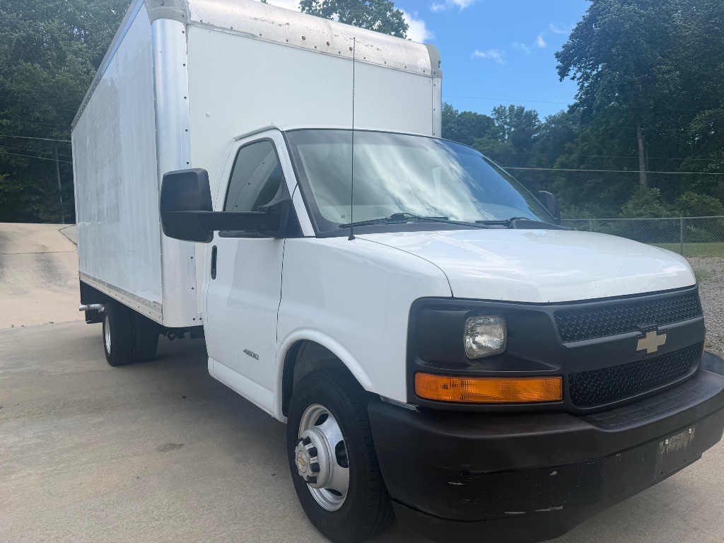 2017 Chevrolet Commercial Vans - $10,995