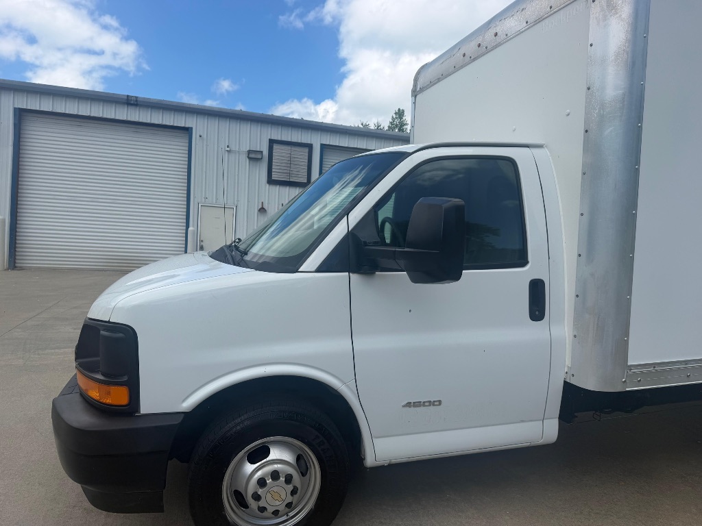 2017 Chevrolet Commercial Vans - $10,995