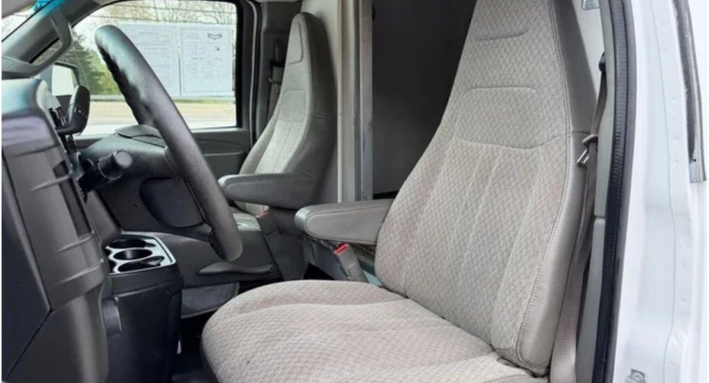 2017 Chevrolet Commercial Vans - $10,995