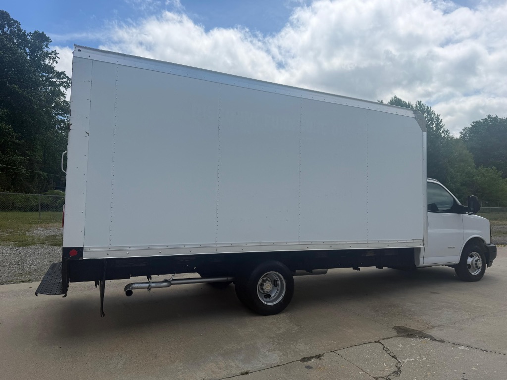 2017 Chevrolet Commercial Vans - $10,995