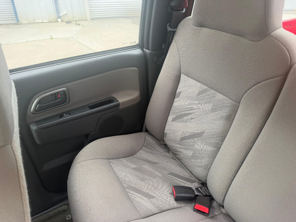 2005 Chevrolet Colorado - $8,995