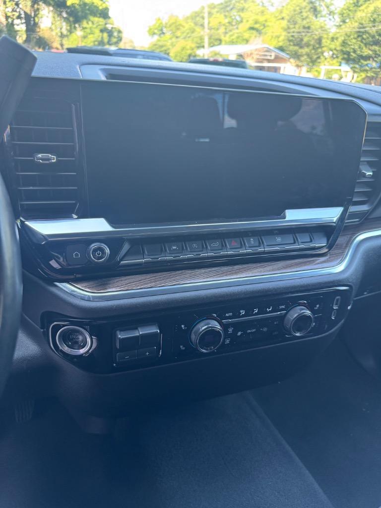 2025 Chevrolet Silverado 1500 - $32,900