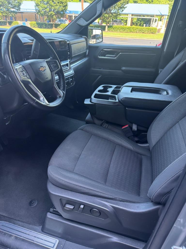 2025 Chevrolet Silverado 1500 - $32,900