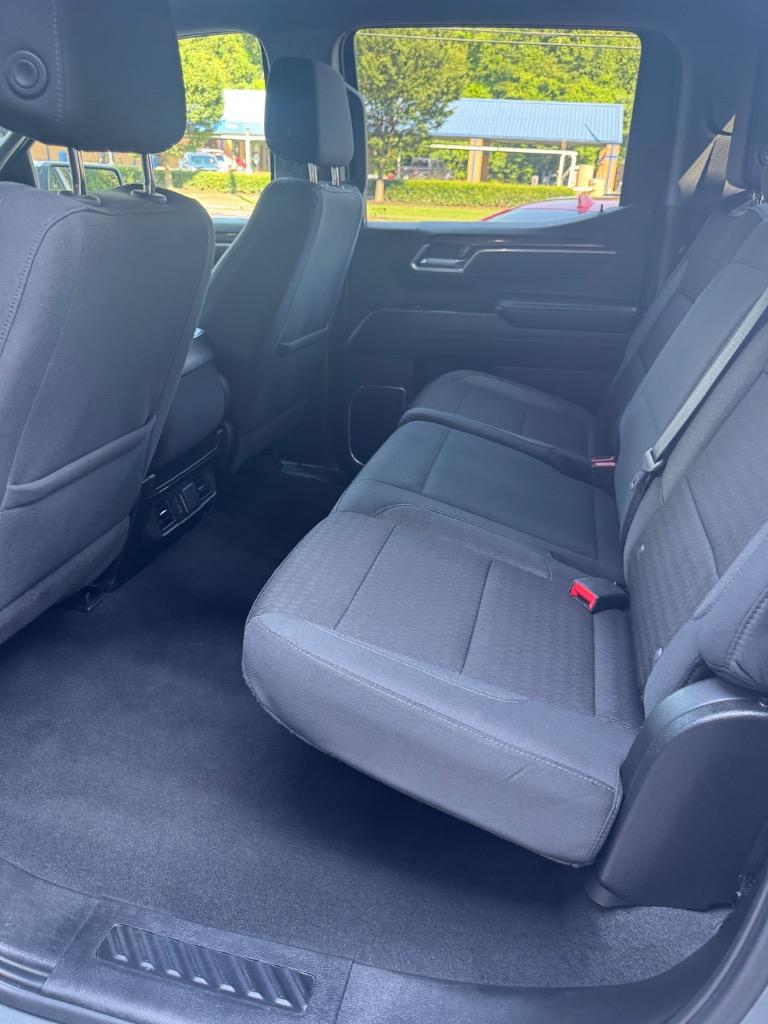 2025 Chevrolet Silverado 1500 - $32,900