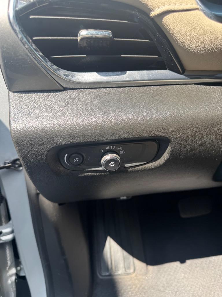 2022 Chevrolet Traverse - $21,900