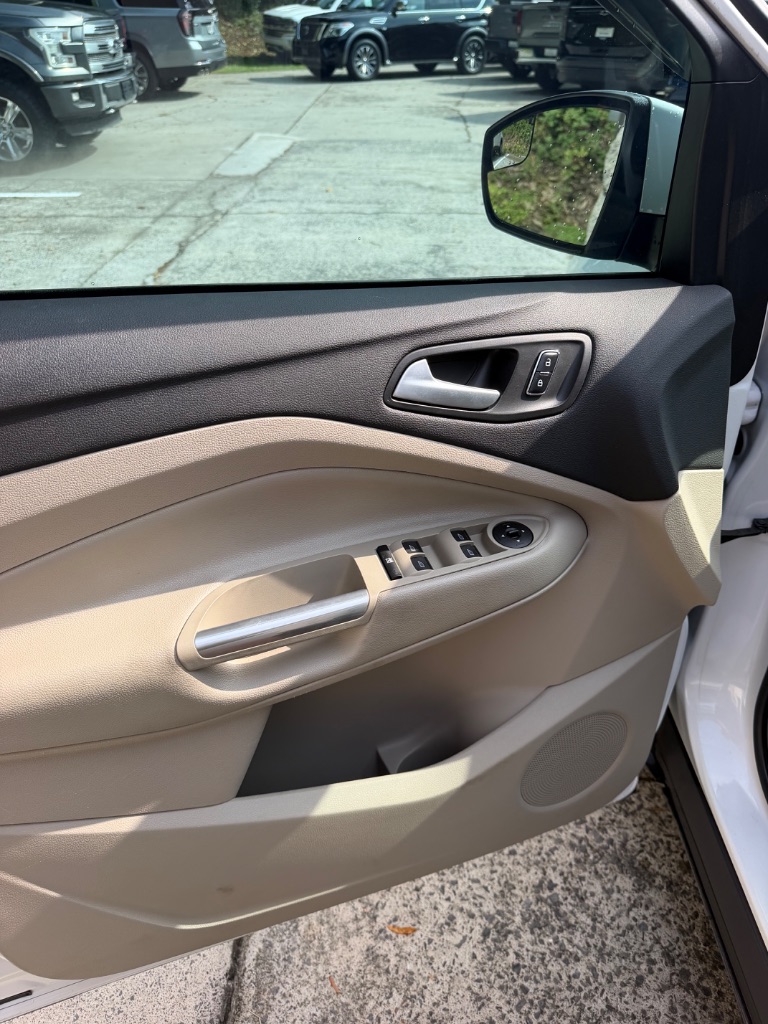 2016 Ford Escape - $8,995