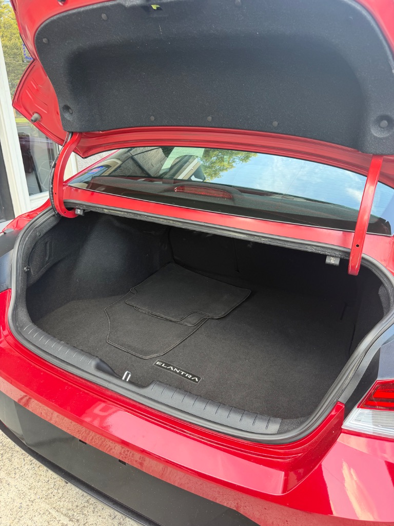 2023 Hyundai Elantra - $22,500