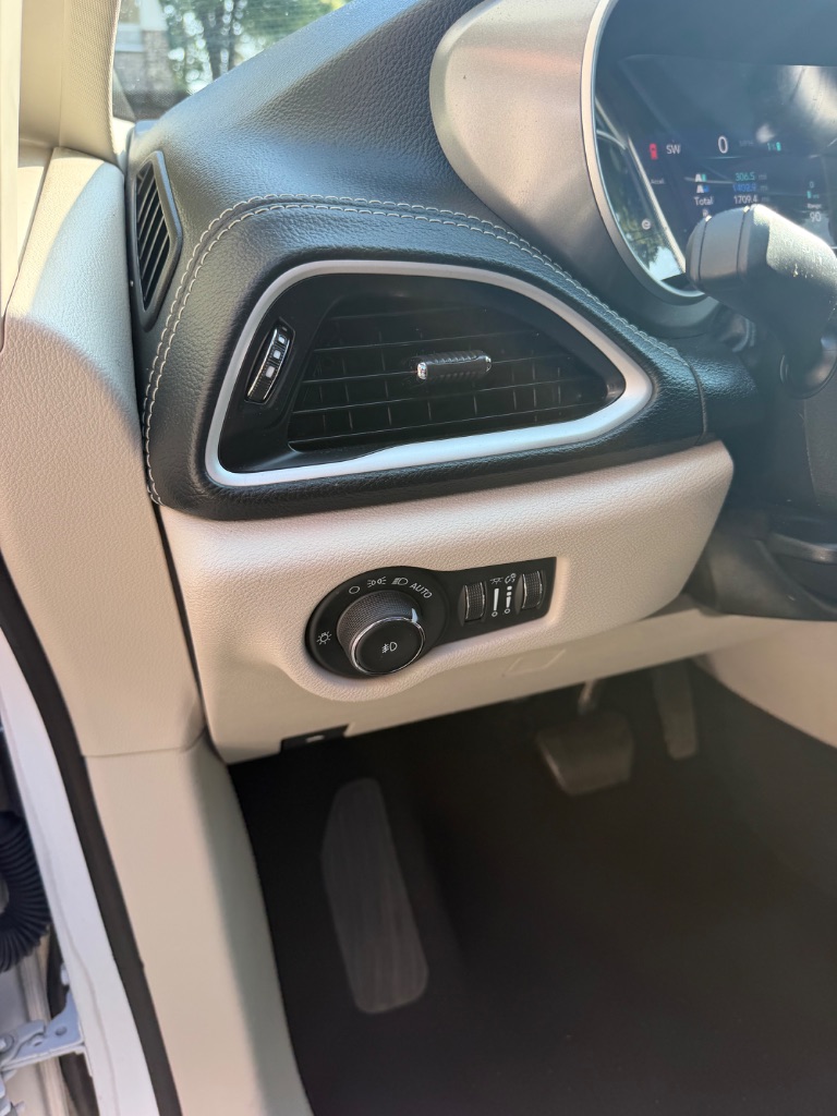 2024 Chrysler Pacifica - $22,995