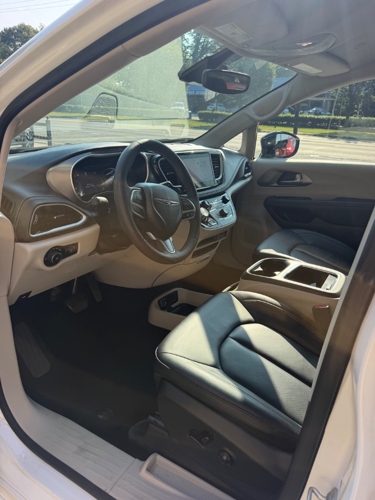 2024 Chrysler Pacifica - $22,995