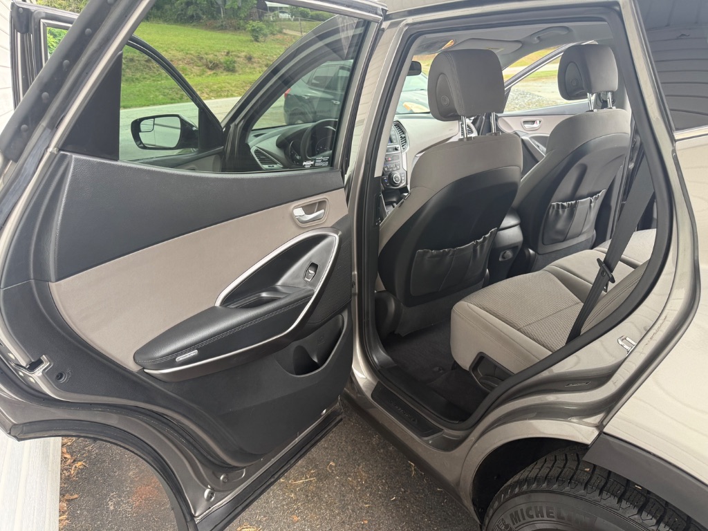 2017 Hyundai Santa Fe Sport - $11,995