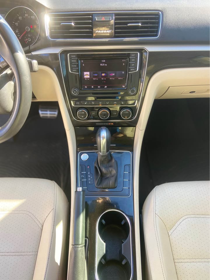 2019 Volkswagen Passat - $11,999