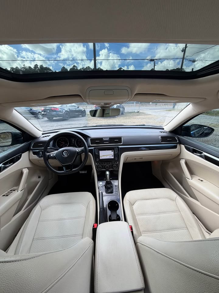 2019 Volkswagen Passat - $11,999